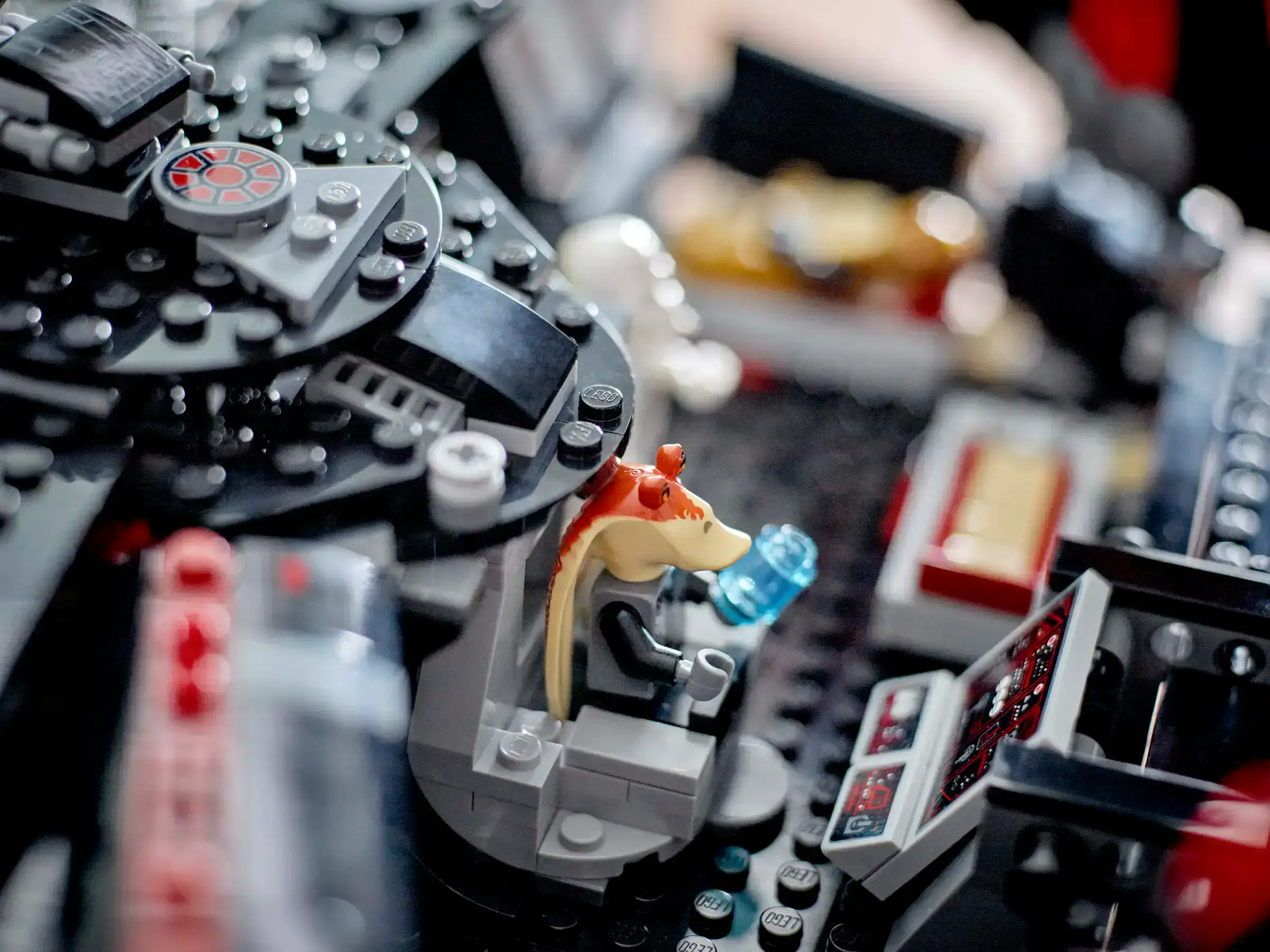 Блоковий конструктор LEGO Star Wars Темний сокіл (75389)