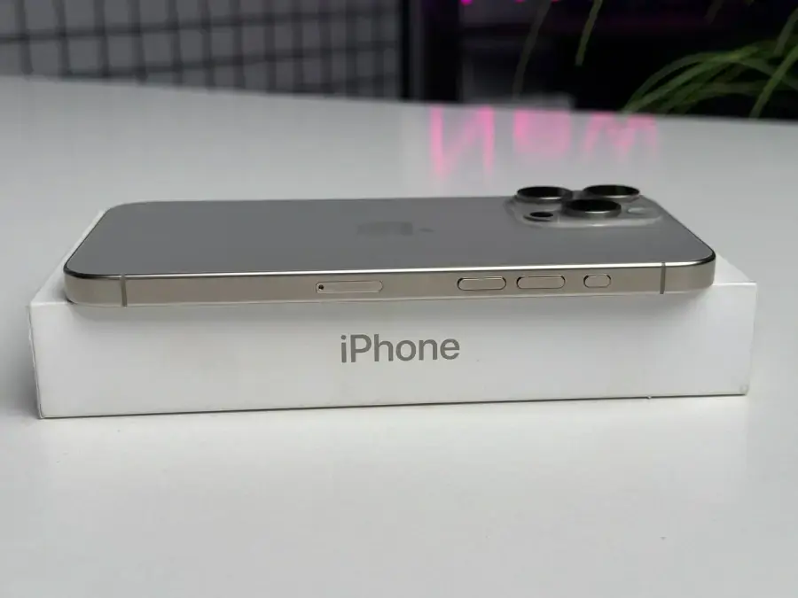 ВЖИВАНИЙ Apple iPhone 15 Pro Max 256GB Natural Titanium (MU793) - Стан: ідеальний | Акумулятор: 87% | Комплектація: повний | Гарантія: 1 міс.