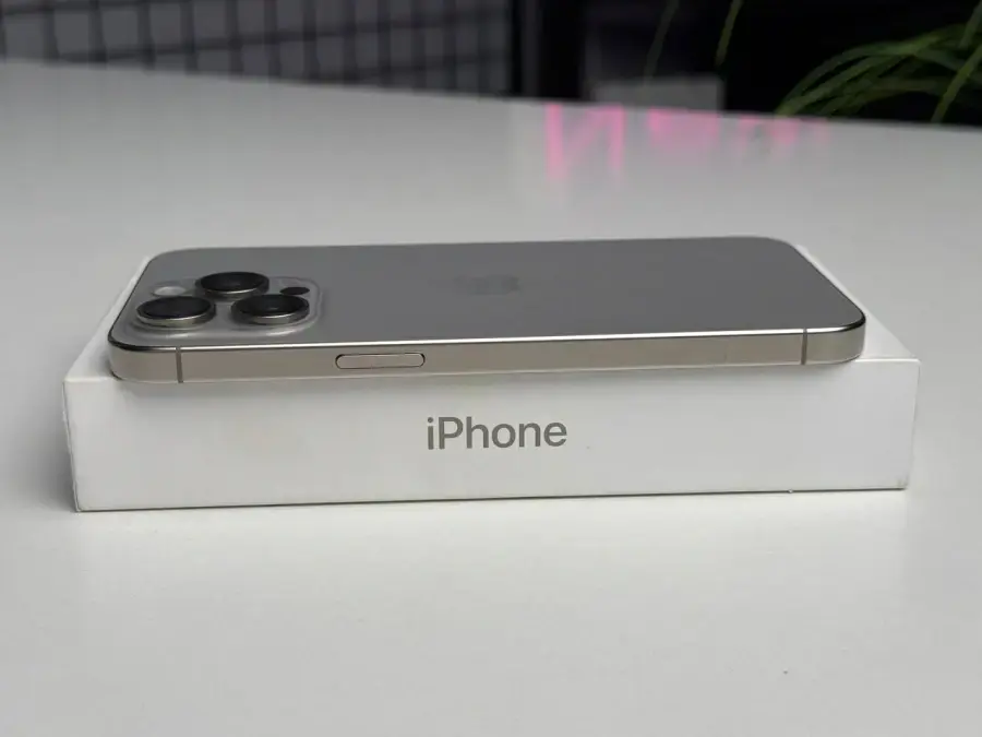 ВЖИВАНИЙ Apple iPhone 15 Pro Max 256GB Natural Titanium (MU793) - Стан: ідеальний | Акумулятор: 87% | Комплектація: повний | Гарантія: 1 міс.