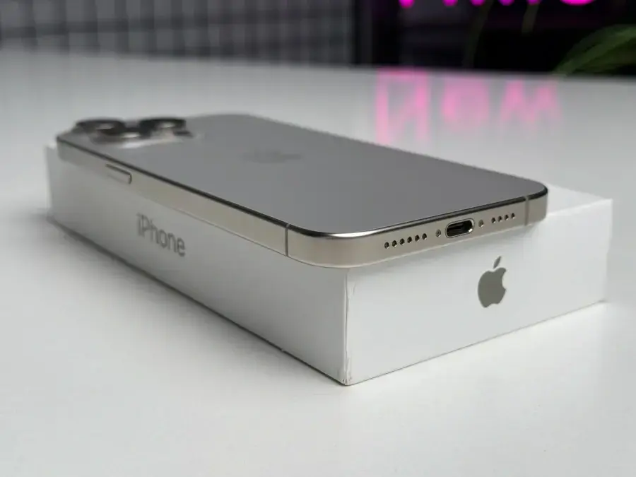 ВЖИВАНИЙ Apple iPhone 15 Pro Max 256GB Natural Titanium (MU793) - Стан: ідеальний | Акумулятор: 87% | Комплектація: повний | Гарантія: 1 міс.