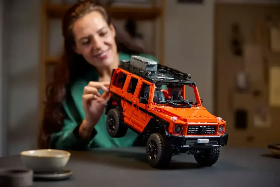 Авто-конструктор LEGO Technic Mercedes-Benz G 500 Professional Line (42177)
