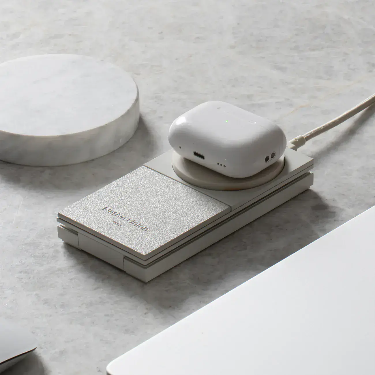 Беспроводное зарядное устройство для Native Union Rise 2-in-1 Qi2 Wireless Charger - Sandstone (RS-2IN1-SAN)
