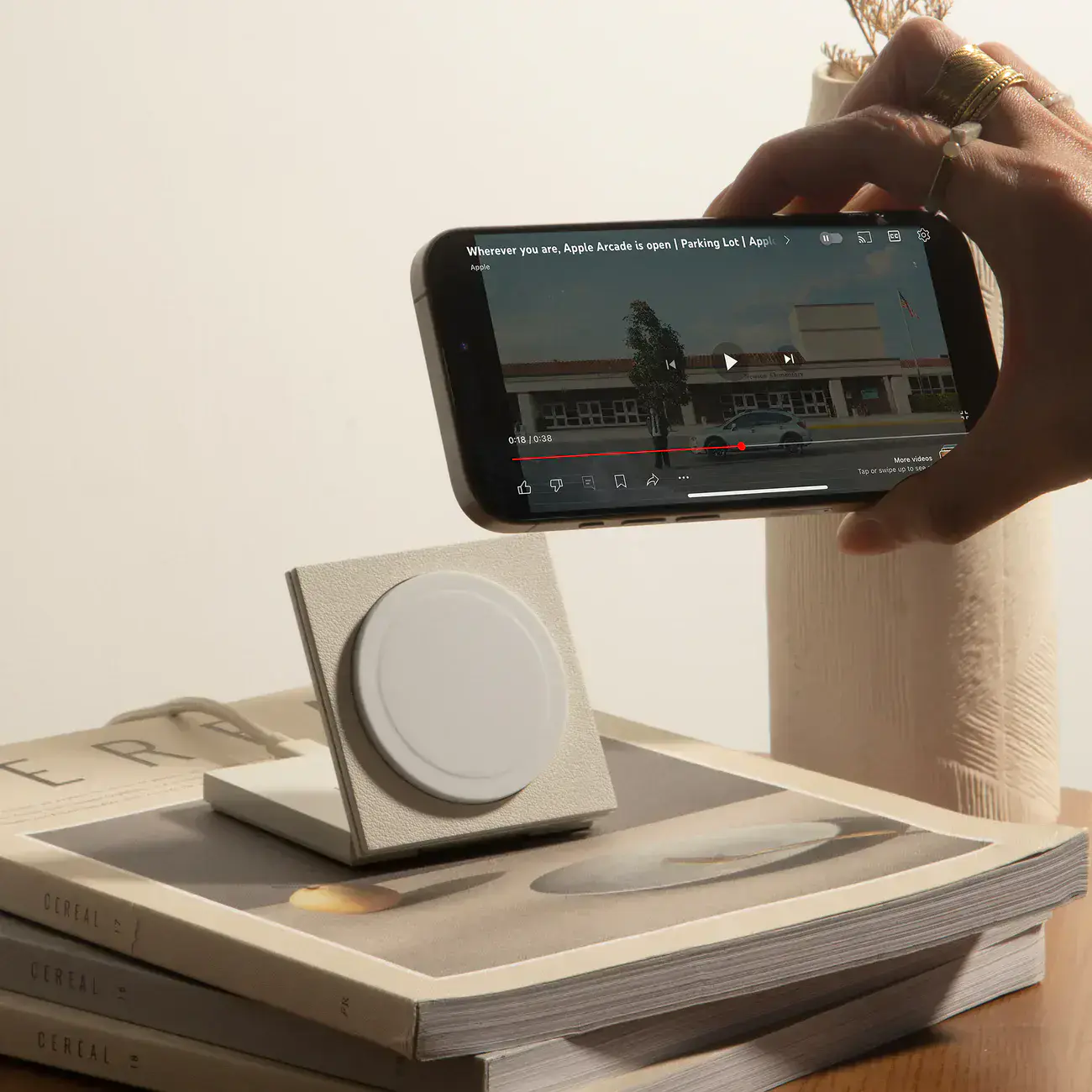 Бездротовий зарядний пристрій Native Union Rise Solo Qi2 Wireless Charger - Sandstone (RS-SL-SAN)