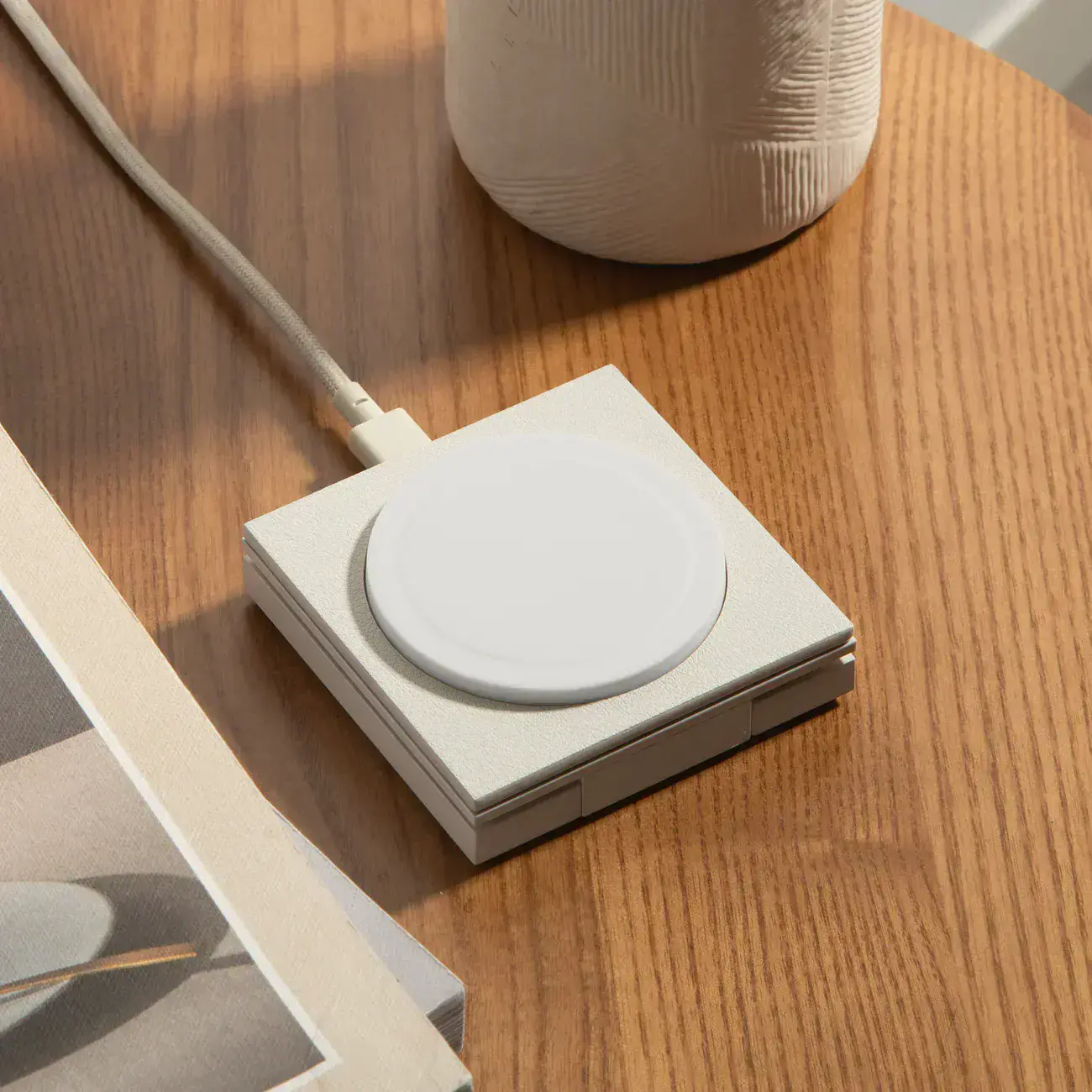Бездротовий зарядний пристрій Native Union Rise Solo Qi2 Wireless Charger - Sandstone (RS-SL-SAN)