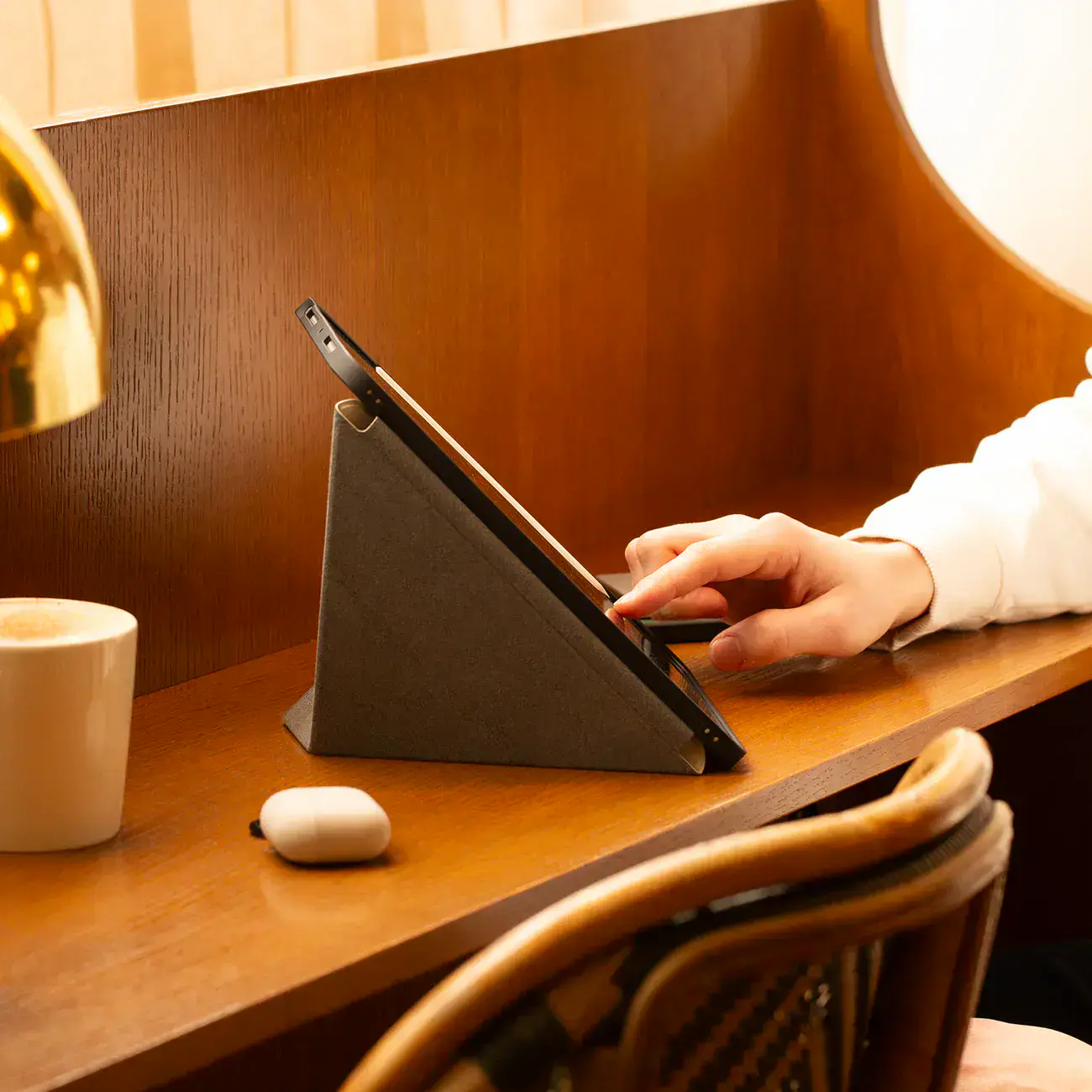 Чехол Native Union Active Case for iPad Pro 11" M4 - Sandstone (ACTCSE-SAN-IPP-11)
