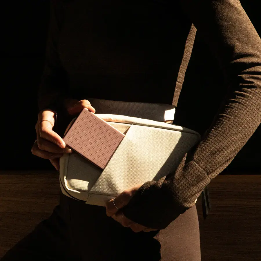 Магнітний павербанк Native Union Active Magnetic Power Bank 5 000mAh - Apricot Crush (ACTPB-5KMS-APR)