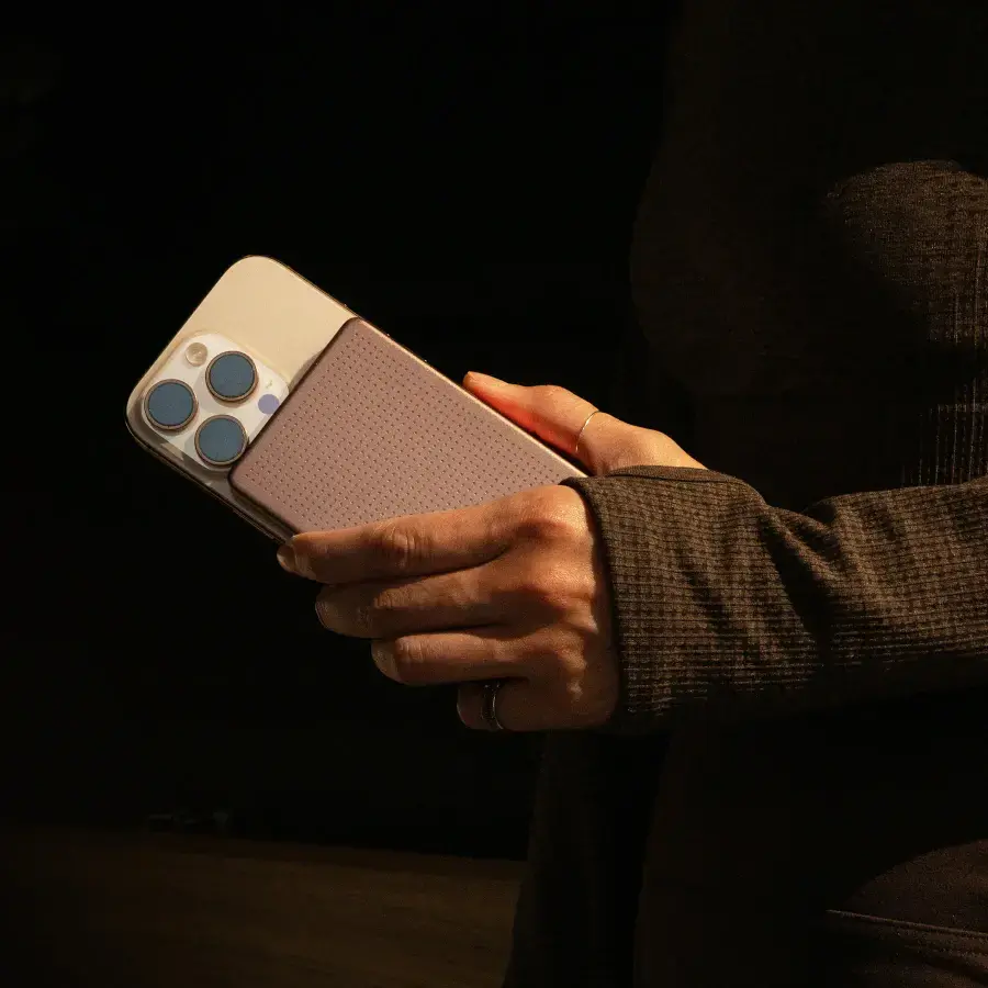 Магнітний павербанк Native Union Active Magnetic Power Bank 5 000mAh - Apricot Crush (ACTPB-5KMS-APR)