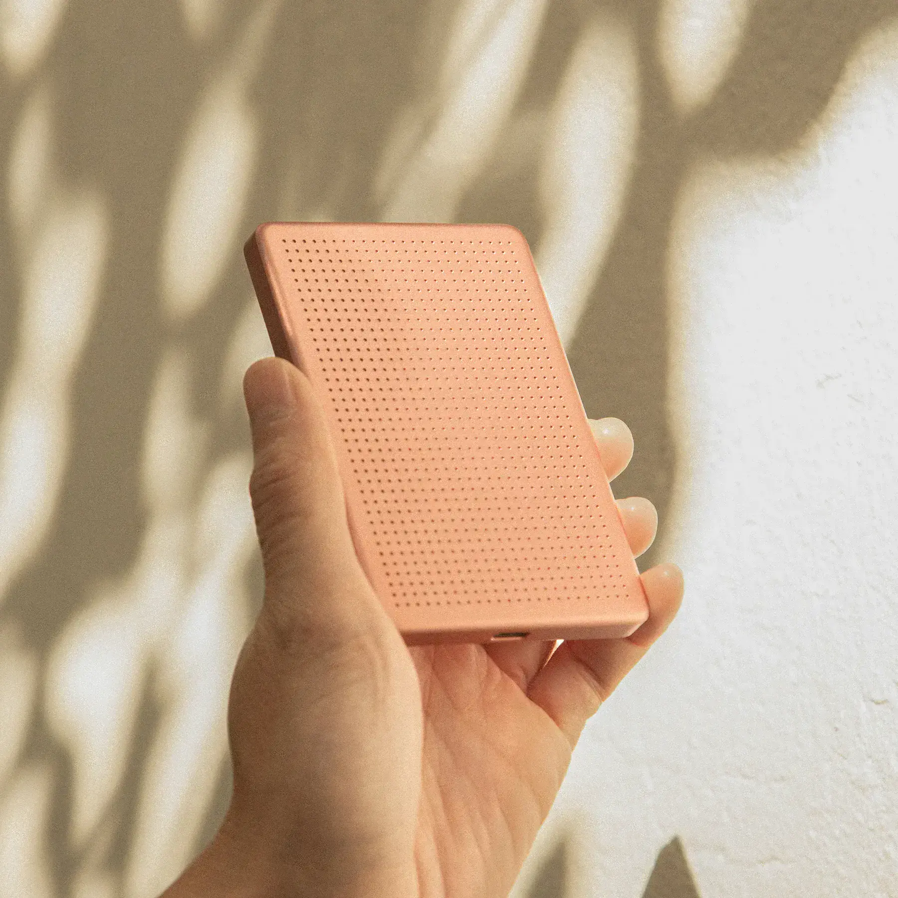 Магнітний павербанк Native Union Active Magnetic Power Bank 5 000mAh - Apricot Crush (ACTPB-5KMS-APR)