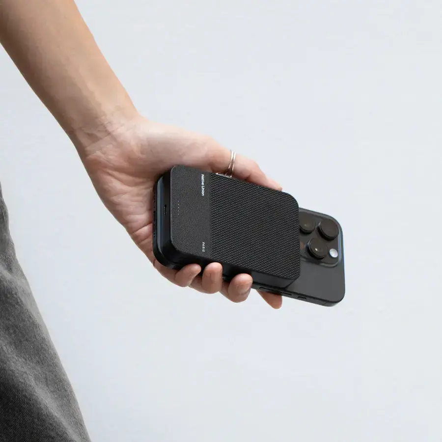 Магнітний павербанк Native Union (Re) Classic Magnetic Power Bank 10 000mAh - Black (PB-10KMS-BLK)