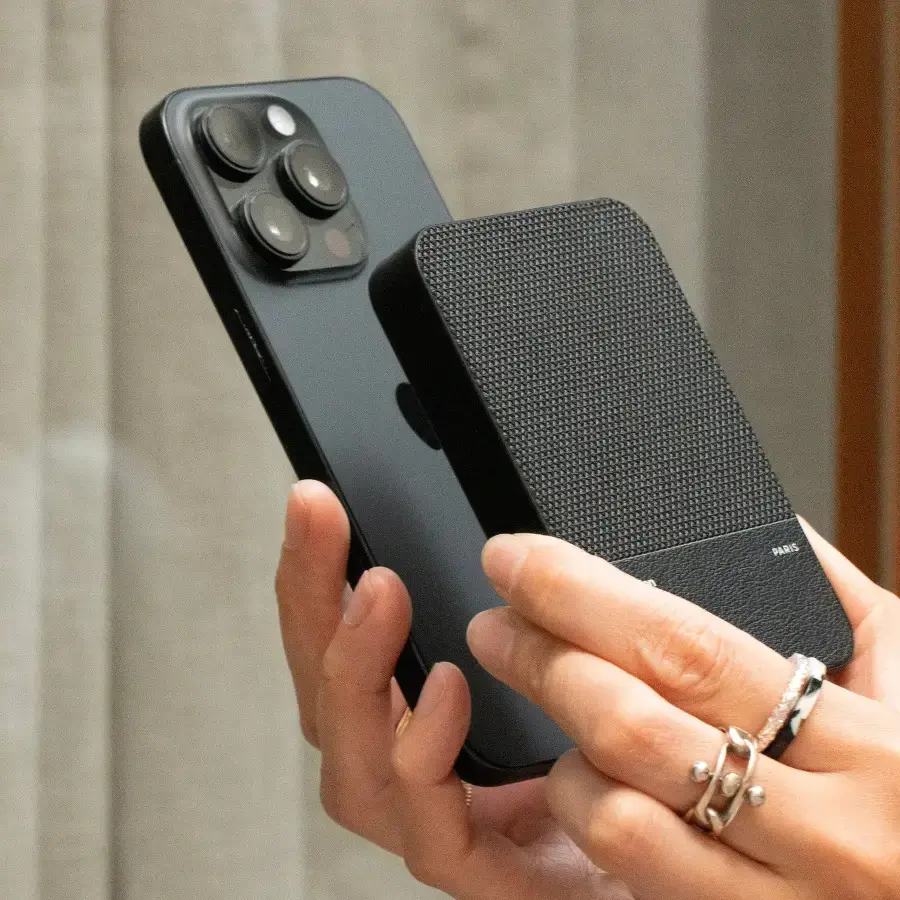 Магнітний павербанк Native Union (Re) Classic Magnetic Power Bank 10 000mAh - Black (PB-10KMS-BLK)