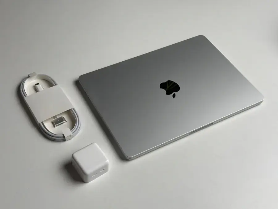 NEW NO BOX MacBook Air 13" M3/8CPU/10GPU/16GB/512GB Silver 2024 (MXCT3)