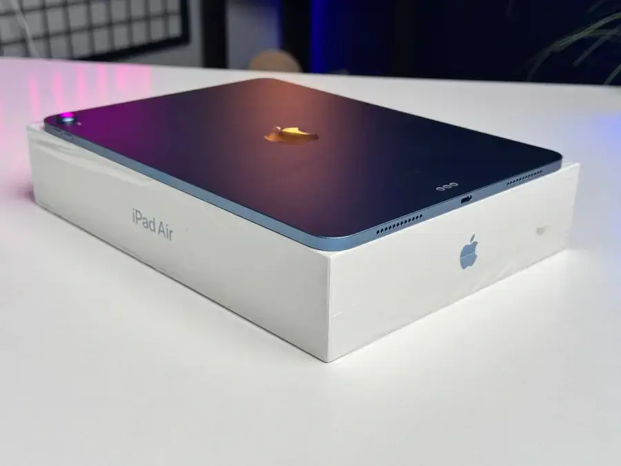 OPEN BOX iPad Air 5 10.9'' Wi-Fi 256GB Blue (MM9N3)