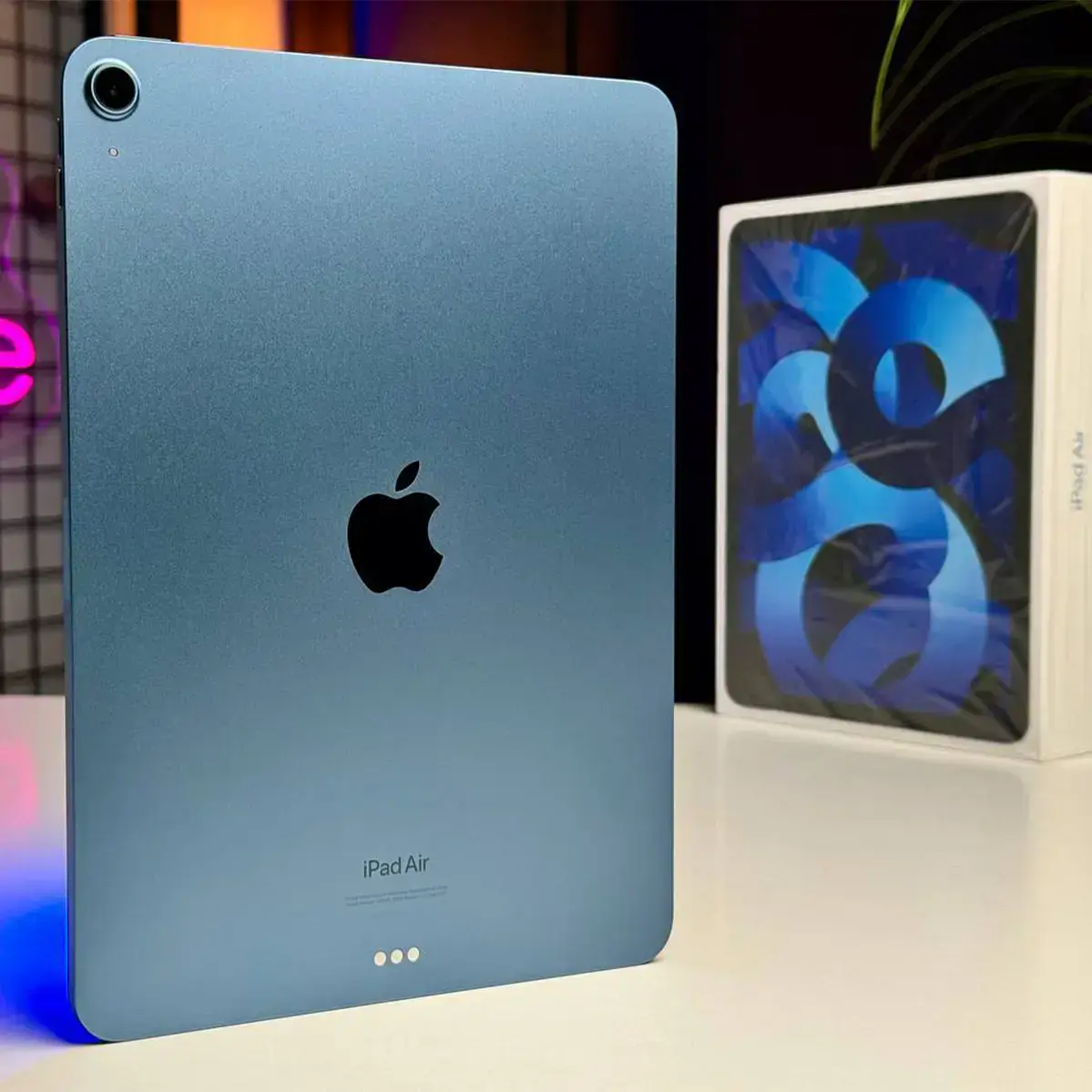 OPEN BOX iPad Air 5 10.9'' Wi-Fi 256GB Blue (MM9N3)