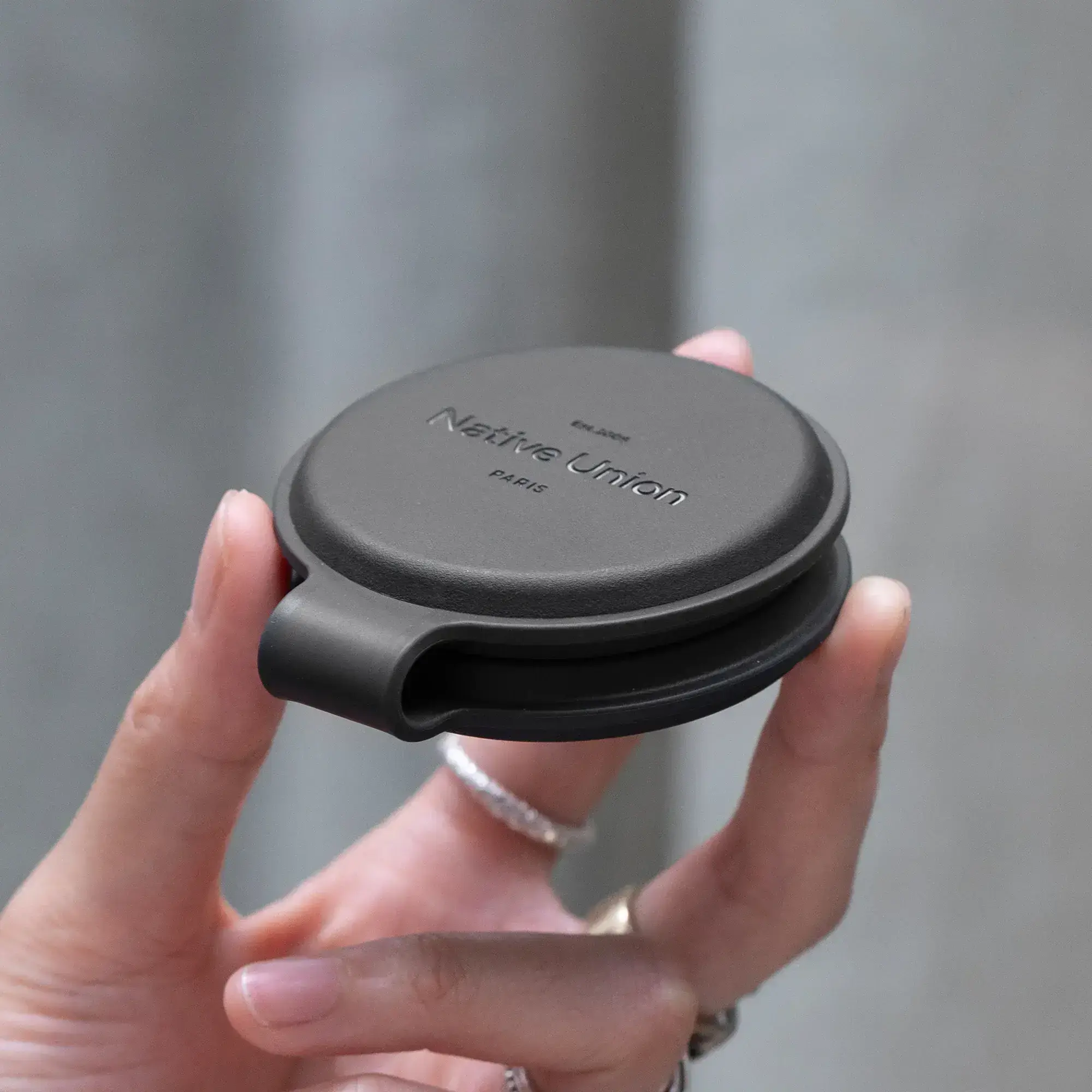 Складаний бездротовий зарядний пристрій Native Union Voyage 2-in-1 Qi2 Wireless Charger - Black (VOY-2IN1-WL-BLK)