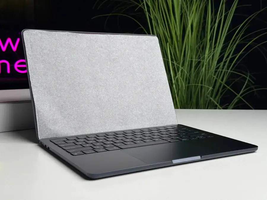 УЦІНКА MacBook Air 13" M3/8CPU/10GPU/24GB/1TB Midnight 2024 (Z1BC00148) - Стан: гарний | Акумулятор: 100% | Комплектація: повний | Гарантія: 3 міс.