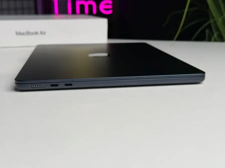 УЦІНКА MacBook Air 13" M3/8CPU/10GPU/24GB/1TB Midnight 2024 (Z1BC00148) - Стан: гарний | Акумулятор: 100% | Комплектація: повний | Гарантія: 3 міс.