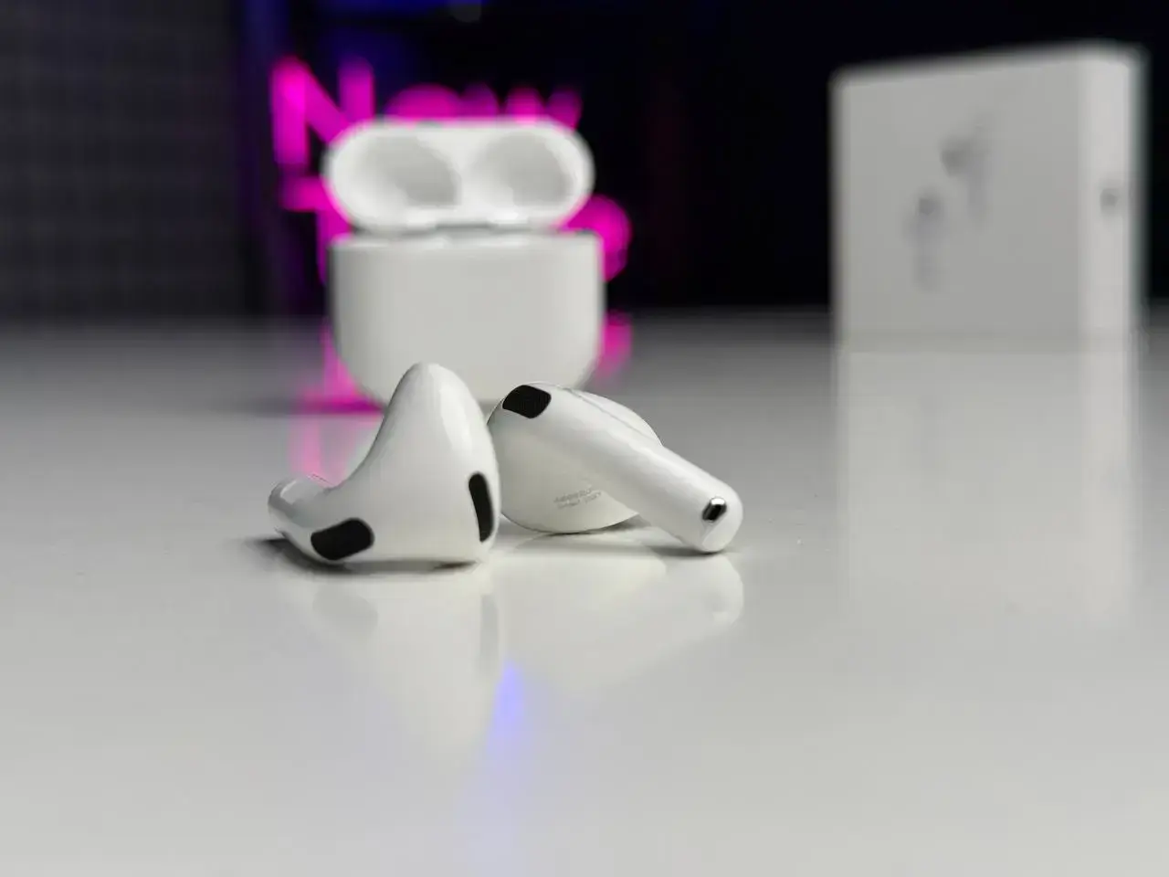 ВИТРИННЫЕ Наушники Apple AirPods 4 with Active Noise Cancellation (MXP93) - Состояние: хороший | Аккумулятор: 100% | Комплектация: полный | Гарантия: 3 мес.