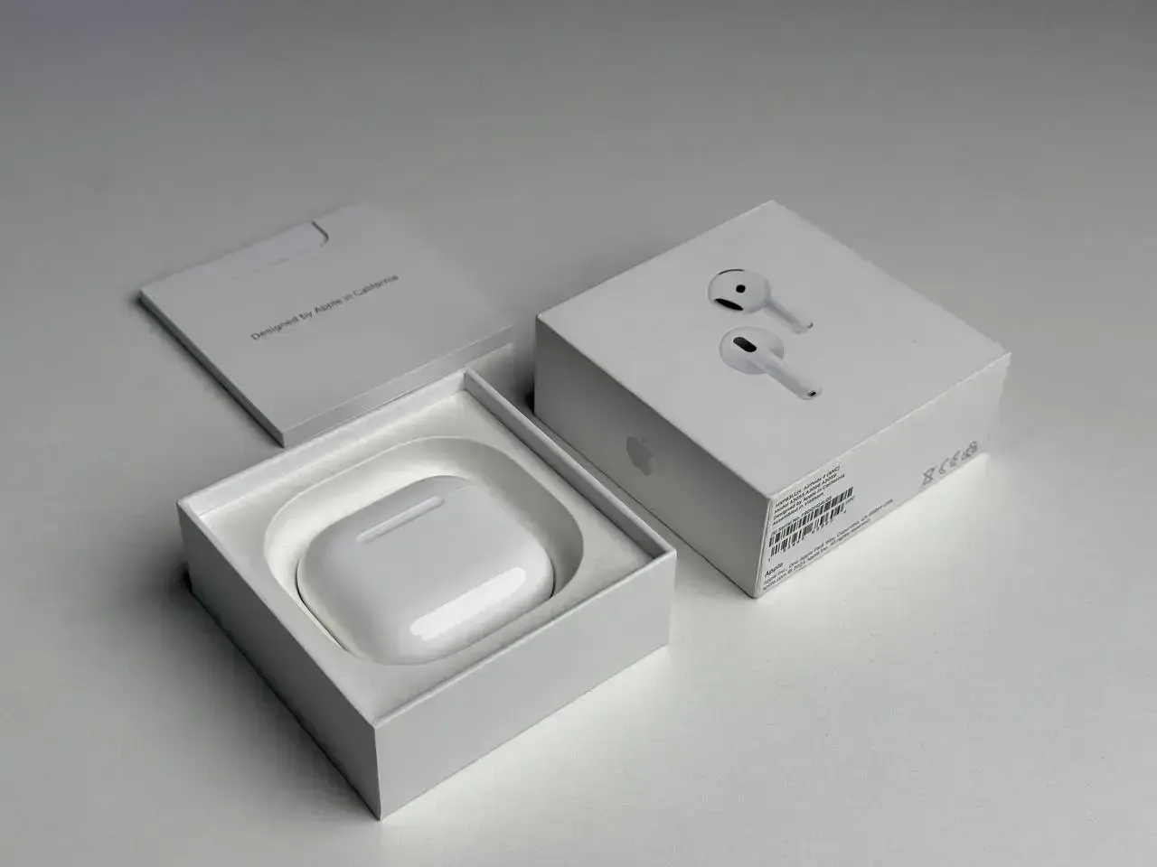 ВИТРИННЫЕ Наушники Apple AirPods 4 with Active Noise Cancellation (MXP93) - Состояние: хороший | Аккумулятор: 100% | Комплектация: полный | Гарантия: 3 мес.