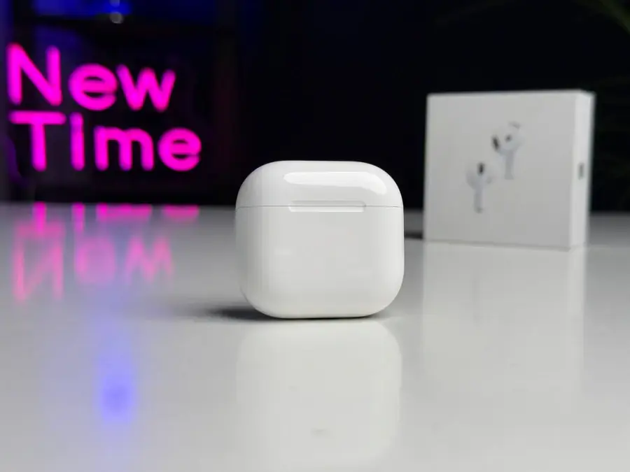 ВІТРИННІ Навушники Apple AirPods 4 with Active Noise Cancellation (MXP93) - Стан: гарний | Акумулятор: 100% | Комплектація: повний | Гарантія: 3 міс.