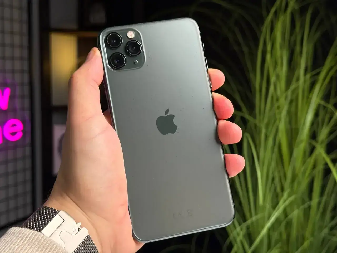 ВЖИВАНИЙ Apple iPhone 11 Pro Max 64GB Midnight Green (MWH22) - Стан: гарний | Акумулятор: 100% | Комплект: iPhone, кабель