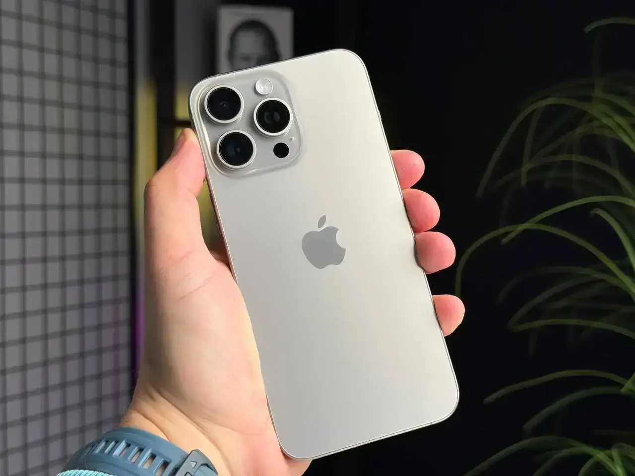 Б/У Apple iPhone 15 Pro Max 256GB Natural Titanium (MU793) - Состояние: хороший | Аккумулятор: 87% | Комплектация: полный | Гарантия: 1 мес.