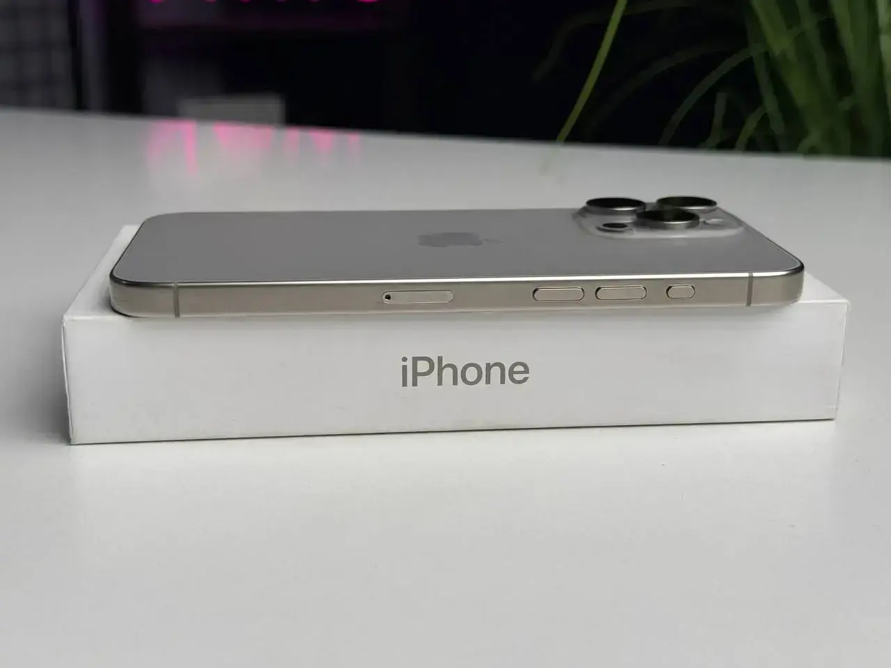 Б/У Apple iPhone 15 Pro Max 256GB Natural Titanium (MU793) - Состояние: хороший | Аккумулятор: 87% | Комплектация: полный | Гарантия: 1 мес.