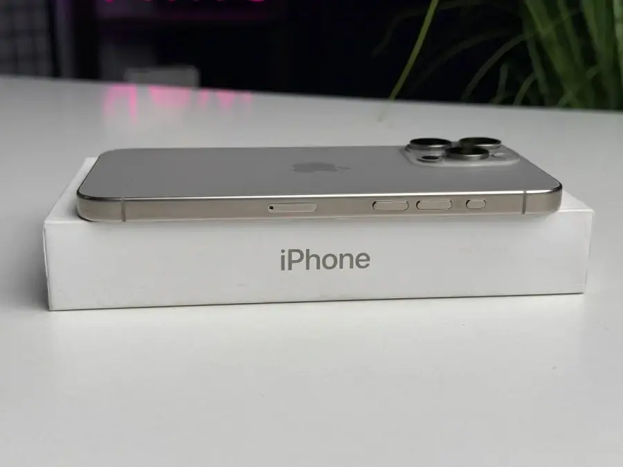 ВЖИВАНИЙ Apple iPhone 15 Pro Max 256GB Natural Titanium (MU793) - Стан: гарний | Акумулятор: 87% | Комплектація: повний | Гарантія: 1 міс.