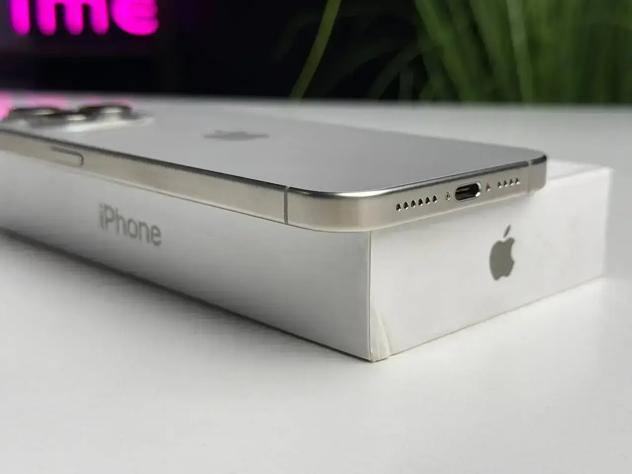 Б/У Apple iPhone 15 Pro Max 256GB Natural Titanium (MU793) - Состояние: хороший | Аккумулятор: 87% | Комплектация: полный | Гарантия: 1 мес.