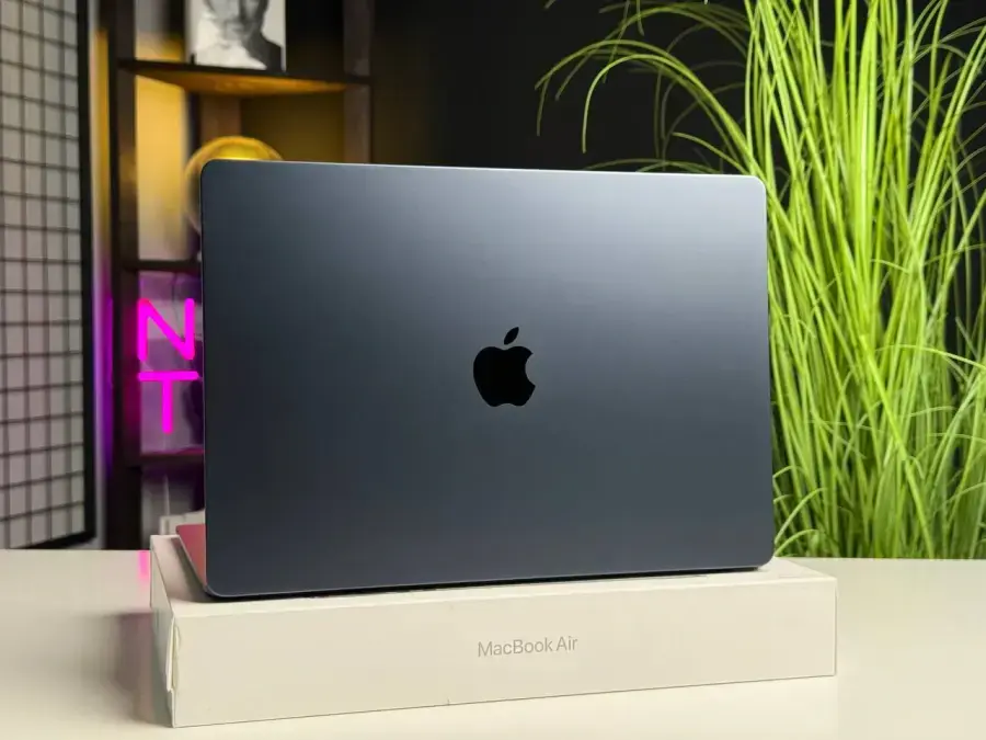 ВЖИВАНИЙ MacBook Air 15" M3/8CPU/10GPU/8GB/256GB Midnight 2024 (MRYU3) - Стан: гарний | Акумулятор: 100% | Комплектація: повний | Гарантія: 1 міс.