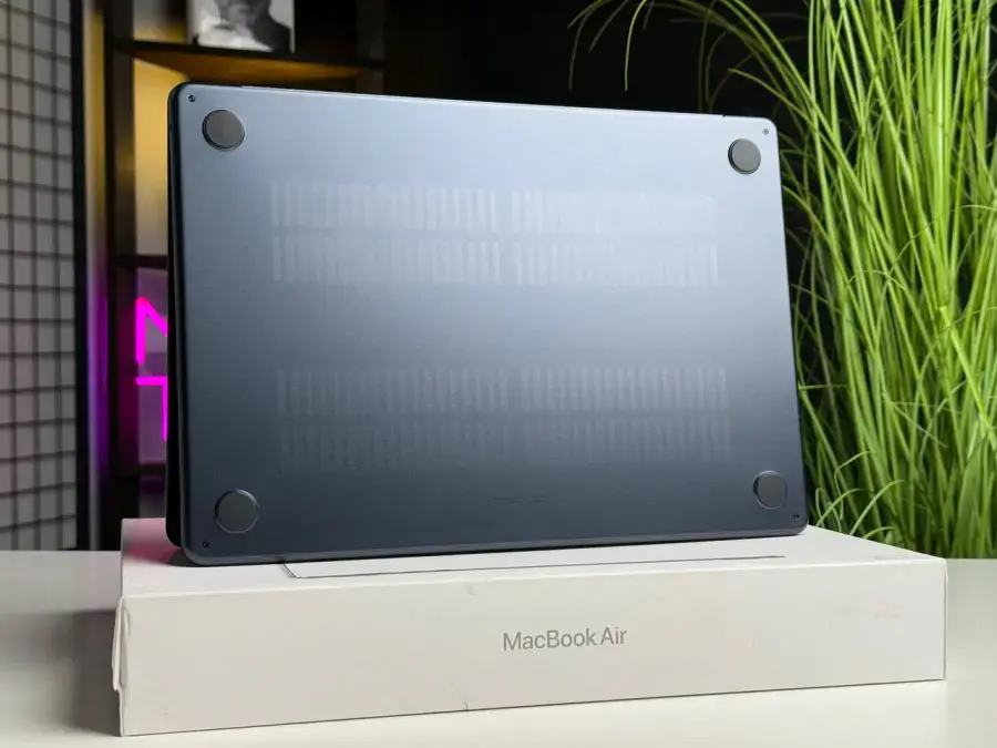 ВЖИВАНИЙ MacBook Air 15" M3/8CPU/10GPU/8GB/256GB Midnight 2024 (MRYU3) - Стан: гарний | Акумулятор: 100% | Комплектація: повний | Гарантія: 1 міс.