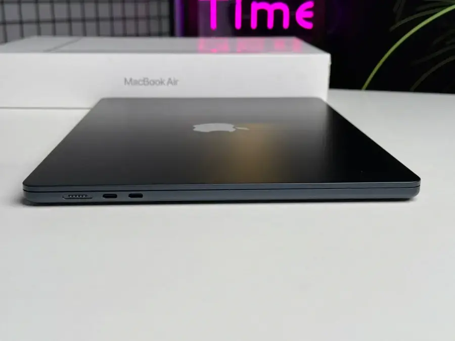 ВЖИВАНИЙ MacBook Air 15" M3/8CPU/10GPU/8GB/256GB Midnight 2024 (MRYU3) - Стан: гарний | Акумулятор: 100% | Комплектація: повний | Гарантія: 1 міс.