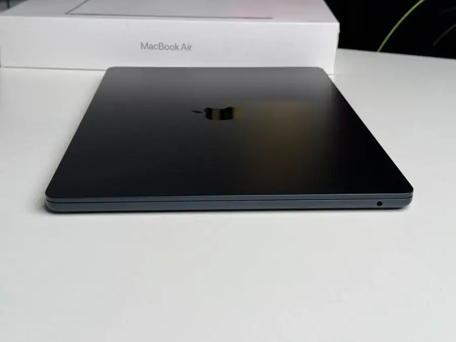 ВЖИВАНИЙ MacBook Air 15" M3/8CPU/10GPU/8GB/256GB Midnight 2024 (MRYU3) - Стан: гарний | Акумулятор: 100% | Комплектація: повний | Гарантія: 1 міс.