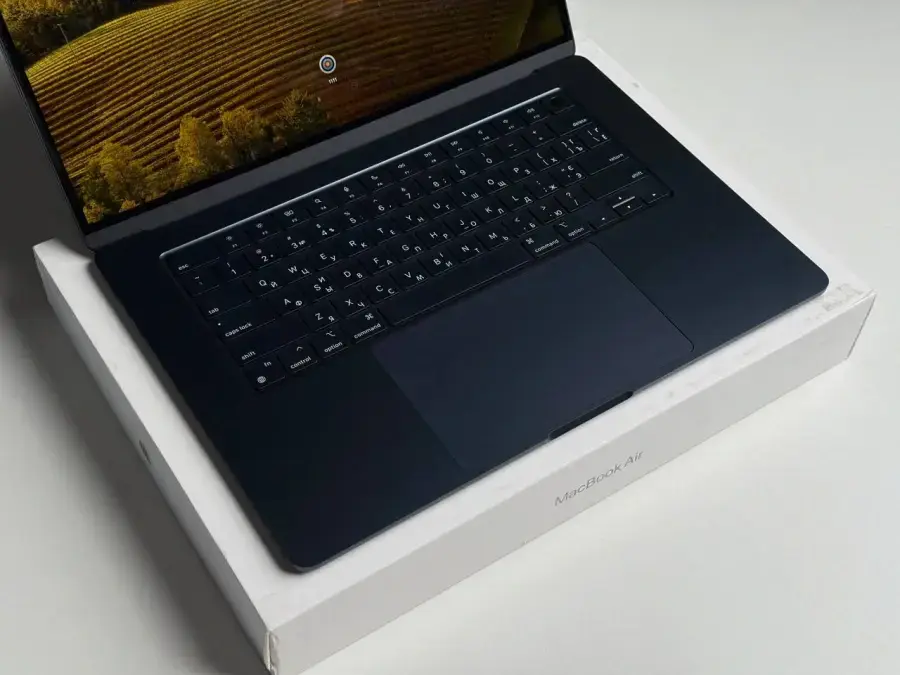 ВЖИВАНИЙ MacBook Air 15" M3/8CPU/10GPU/8GB/256GB Midnight 2024 (MRYU3) - Стан: гарний | Акумулятор: 100% | Комплектація: повний | Гарантія: 1 міс.