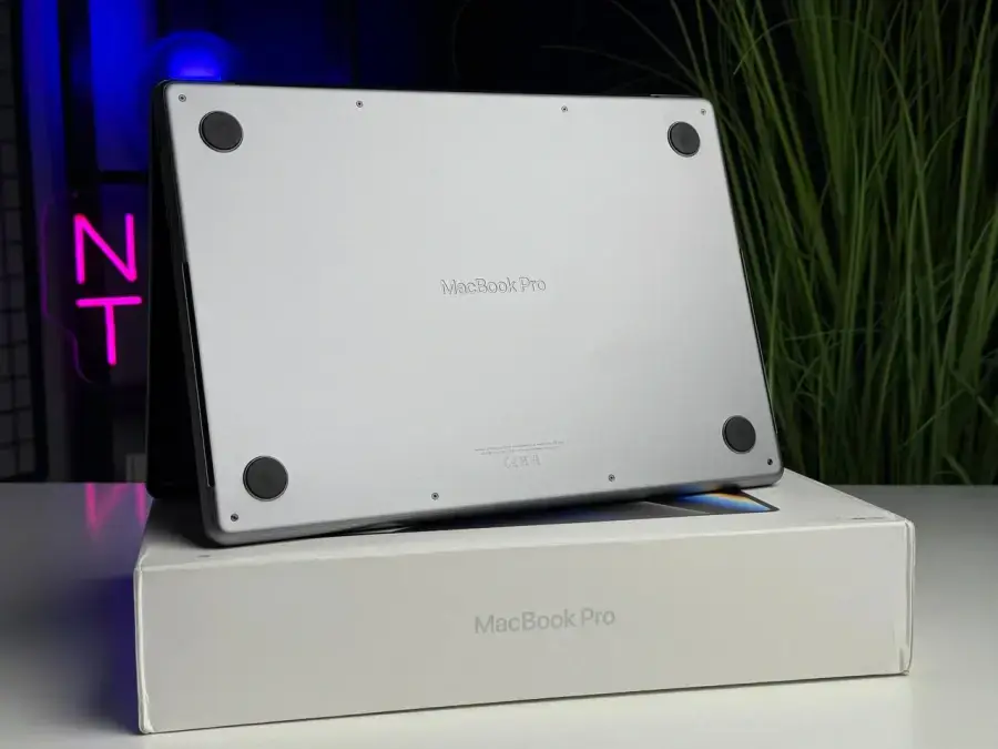 ВЖИВАНИЙ MacBook Pro 14" Space Gray (MKGP3) 2021 - Стан: гарний (має сліди використання) | Акумулятор: 92% | Комплектація: повний | Гарантія: 1 міс.