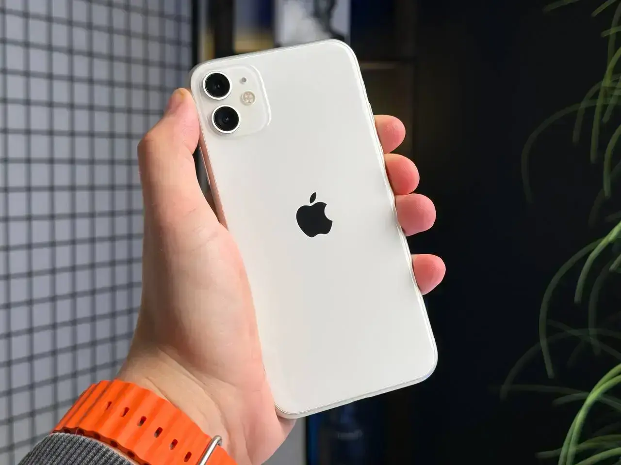 ВЖИВАНИЙ Apple iPhone 11 128GB White (MWLF2) Full Box - Стан: гарний (мілкі подряпини на склі) | Акумулятор: 100% | Комплектація: iPhone, кабель | Гарантія: 1 міс.