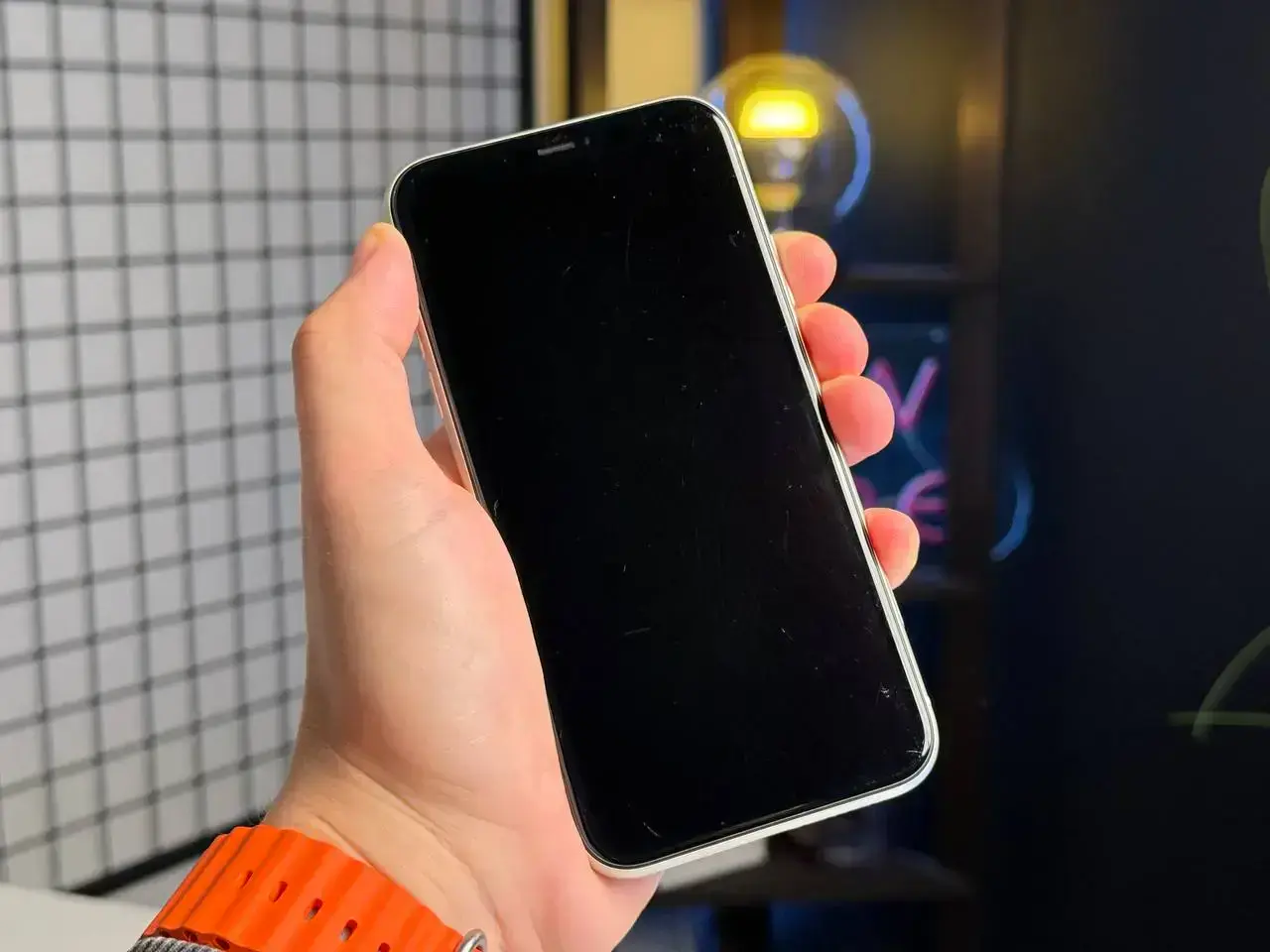 ВЖИВАНИЙ Apple iPhone 11 128GB White (MWLF2) Full Box - Стан: гарний (мілкі подряпини на склі) | Акумулятор: 100% | Комплектація: iPhone, кабель | Гарантія: 1 міс.
