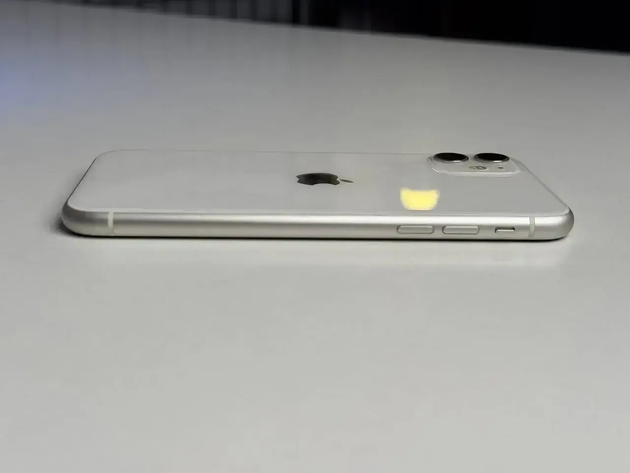 ВЖИВАНИЙ Apple iPhone 11 128GB White (MWLF2) Full Box - Стан: гарний (мілкі подряпини на склі) | Акумулятор: 100% | Комплектація: iPhone, кабель | Гарантія: 1 міс.