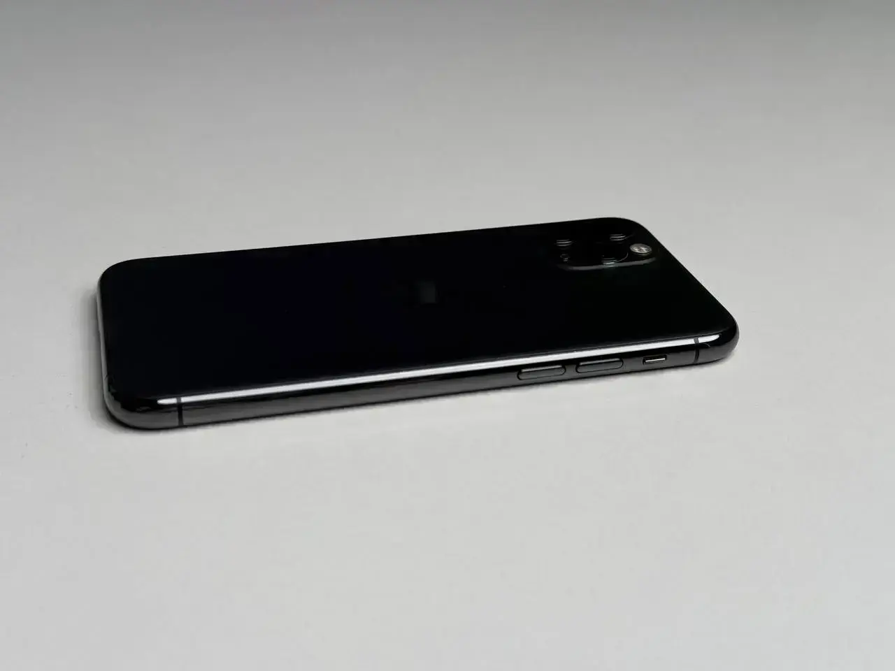 ВЖИВАНИЙ Apple iPhone 11 Pro 512GB Space Gray (MWCD2) - Стан: гарний (мілкі подряпини на екрані) | Акумулятор: 100% | Комплектація: повний
