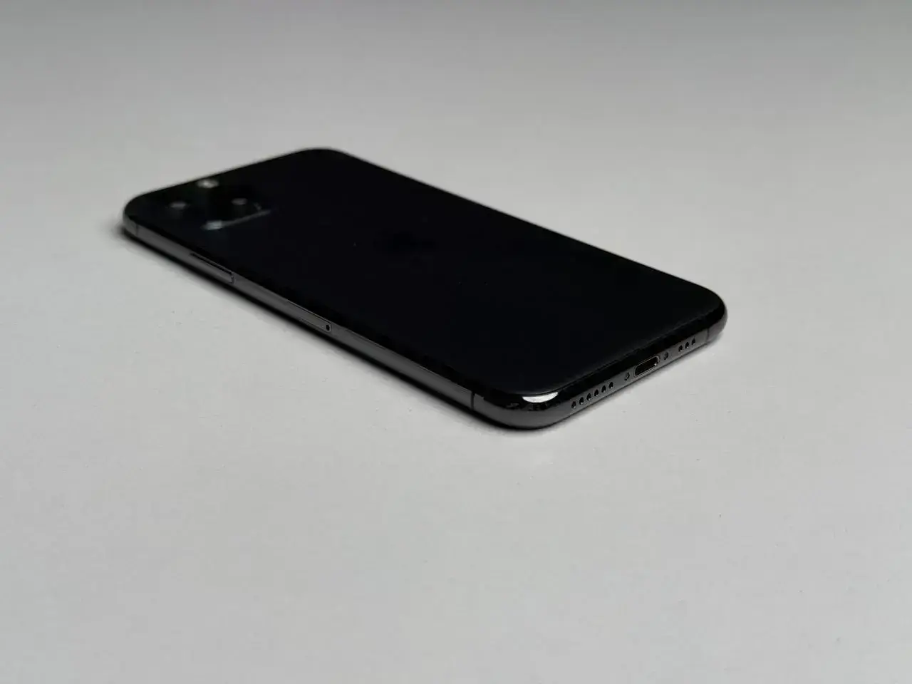 ВЖИВАНИЙ Apple iPhone 11 Pro 512GB Space Gray (MWCD2) - Стан: гарний (мілкі подряпини на екрані) | Акумулятор: 100% | Комплектація: повний