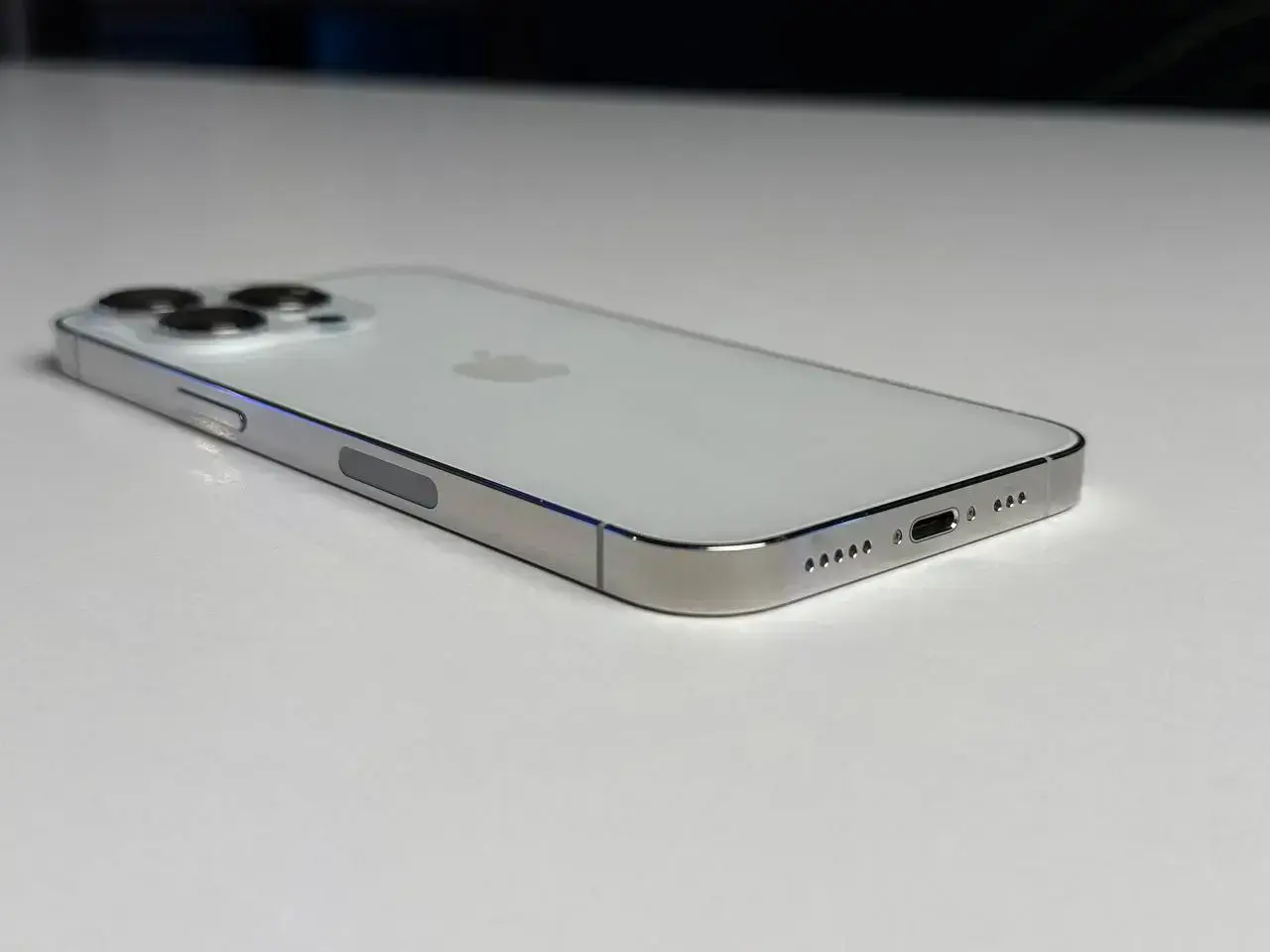 ВЖИВАНИЙ Apple iPhone 13 Pro 128GB Silver (MLTQ3, MLVA3) - Стан: гарний (мінялось заднє скло) | Акумулятор: 100% | Комплектація: iPhone, кабель | Гарантія: 1 міс.