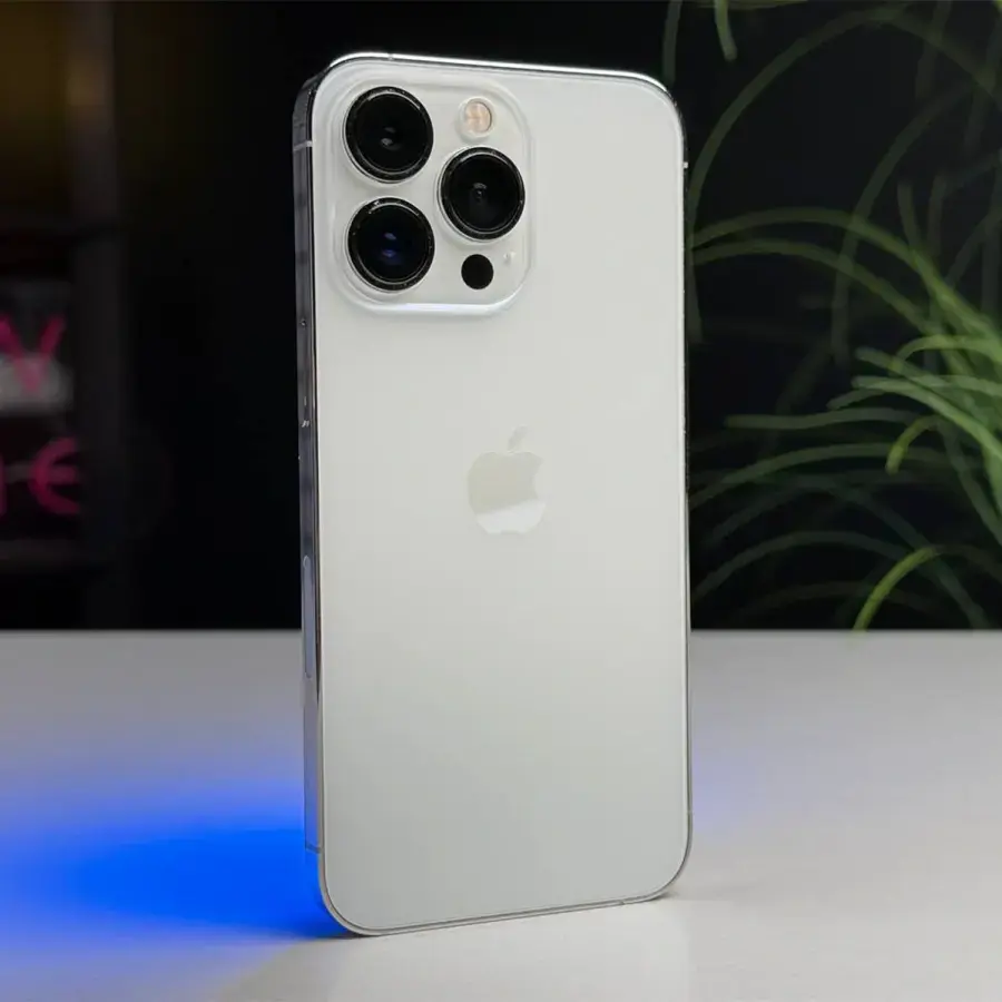 ВЖИВАНИЙ Apple iPhone 13 Pro 128GB Silver (MLTQ3, MLVA3) - Стан: гарний (мінялось заднє скло) | Акумулятор: 100% | Комплектація: iPhone, кабель | Гарантія: 1 міс.