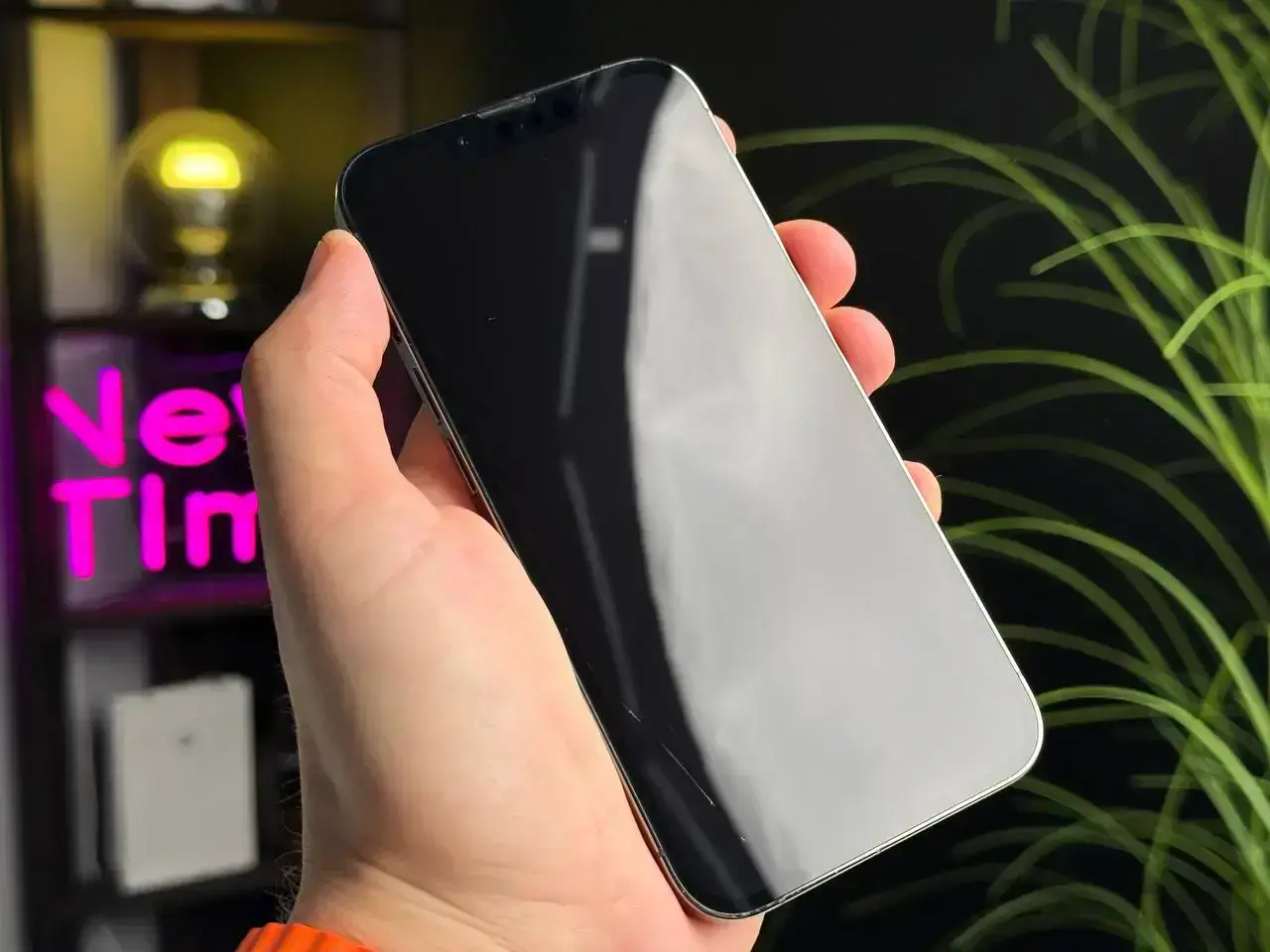 ВЖИВАНИЙ Apple iPhone 13 Pro 256GB Graphite (MLTW3, MLVE3) - Стан: гарний (подряпина на склі) | Акумулятор: 100% | Комплектація: iPhone, кабель | Гарантія: 1 міс.