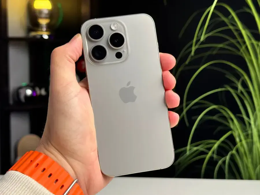 ВЖИВАНИЙ Apple iPhone 15 Pro 128GB Natural Titanium (MTUX3) - Стан: гарний (чорна пляма на матриці) | Акумулятор: 91% | Комплектація: iPhone, кабель | Гарантія: 1 міс.