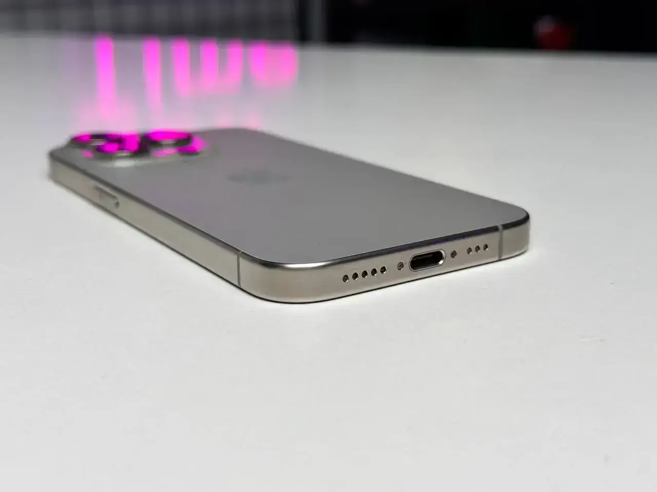 ВЖИВАНИЙ Apple iPhone 15 Pro 128GB Natural Titanium (MTUX3) - Стан: гарний (чорна пляма на матриці) | Акумулятор: 91% | Комплектація: iPhone, кабель | Гарантія: 1 міс.