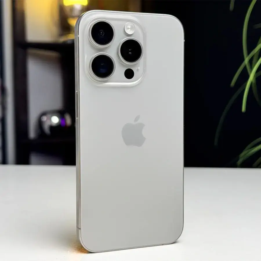 ВЖИВАНИЙ Apple iPhone 15 Pro 128GB Natural Titanium (MTUX3) - Стан: гарний (чорна пляма на матриці) | Акумулятор: 91% | Комплектація: iPhone, кабель | Гарантія: 1 міс.