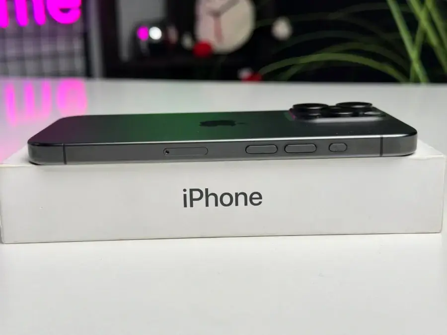 ВЖИВАНИЙ Apple iPhone 15 Pro 256GB Black Titanium (MTV13) - Стан: гарний | Акумулятор: 89% | Комплектація: повний | Гарантія: 1 міс.