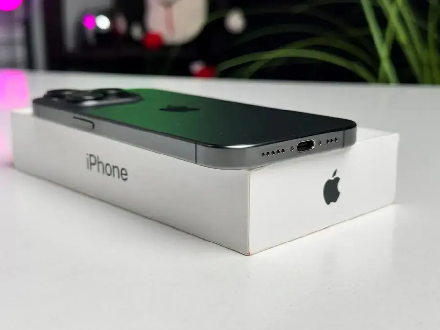 ВЖИВАНИЙ Apple iPhone 15 Pro 256GB Black Titanium (MTV13) - Стан: гарний | Акумулятор: 89% | Комплектація: повний | Гарантія: 1 міс.