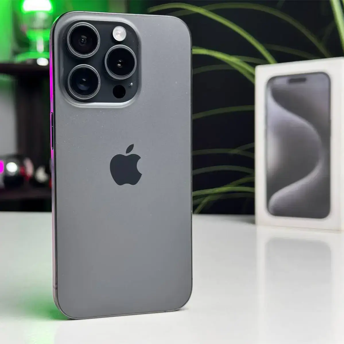 ВЖИВАНИЙ Apple iPhone 15 Pro 256GB Black Titanium (MTV13) - Стан: гарний | Акумулятор: 89% | Комплектація: повний | Гарантія: 1 міс.