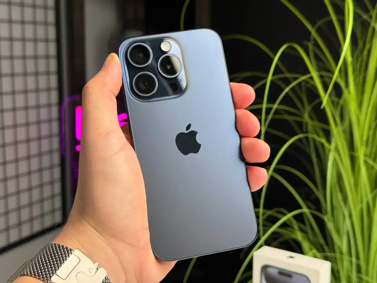 Б/У Apple iPhone 15 Pro 256GB Blue Titanium (MTV63) - Состояние: хороший | Аккумулятор: 91% | Комплектация: полный | Гарантія: 1 мес.