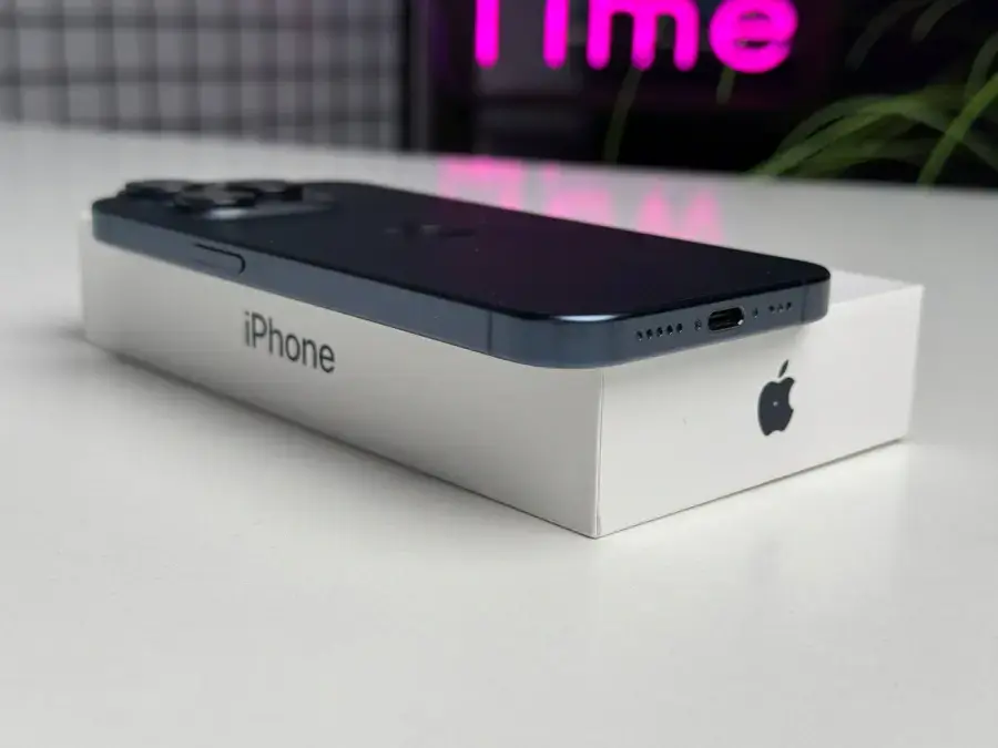 ВЖИВАНИЙ Apple iPhone 15 Pro 256GB Blue Titanium (MTV63) - Стан: гарний | Акумулятор: 91% | Комплектація: повний | Гарантія: 1 міс.